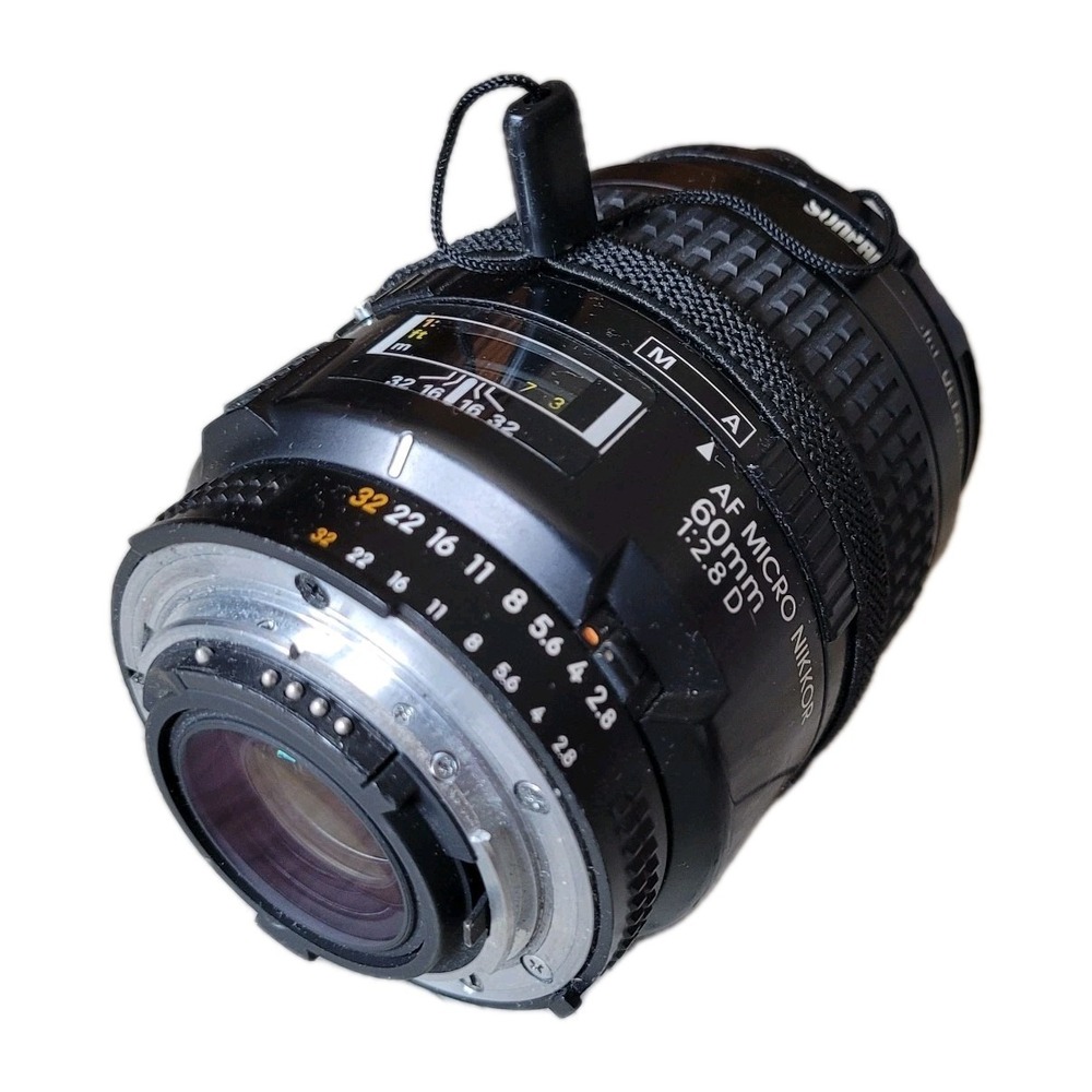 Nikon 60mm f/2.8D AF Micro-Nikkor - Sharp Glass - Focus Grip Needs Repair